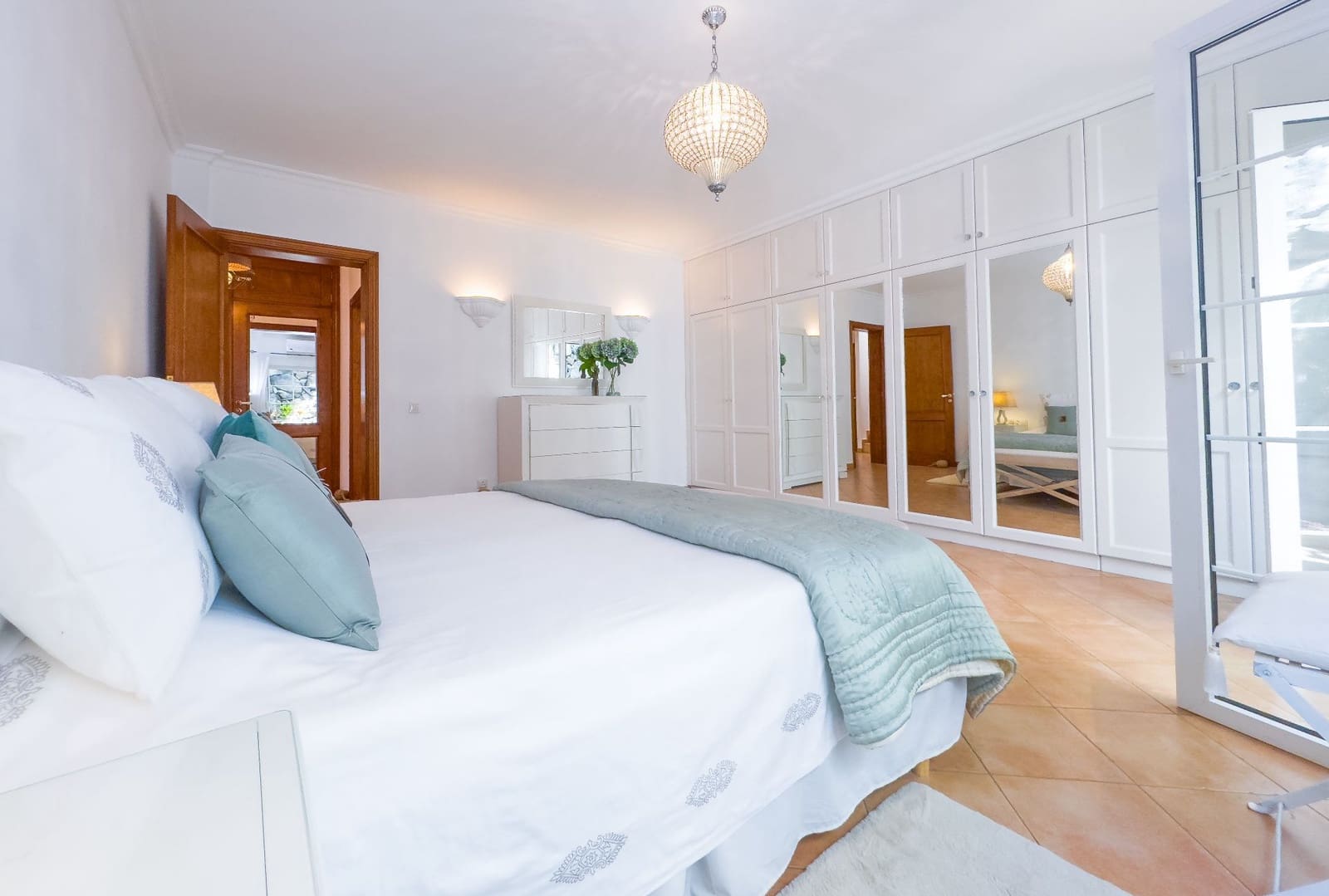 4 bedroom Villa for sale in Playa del Duque with pool garage - € 3,100,000 (Ref: 9219707)