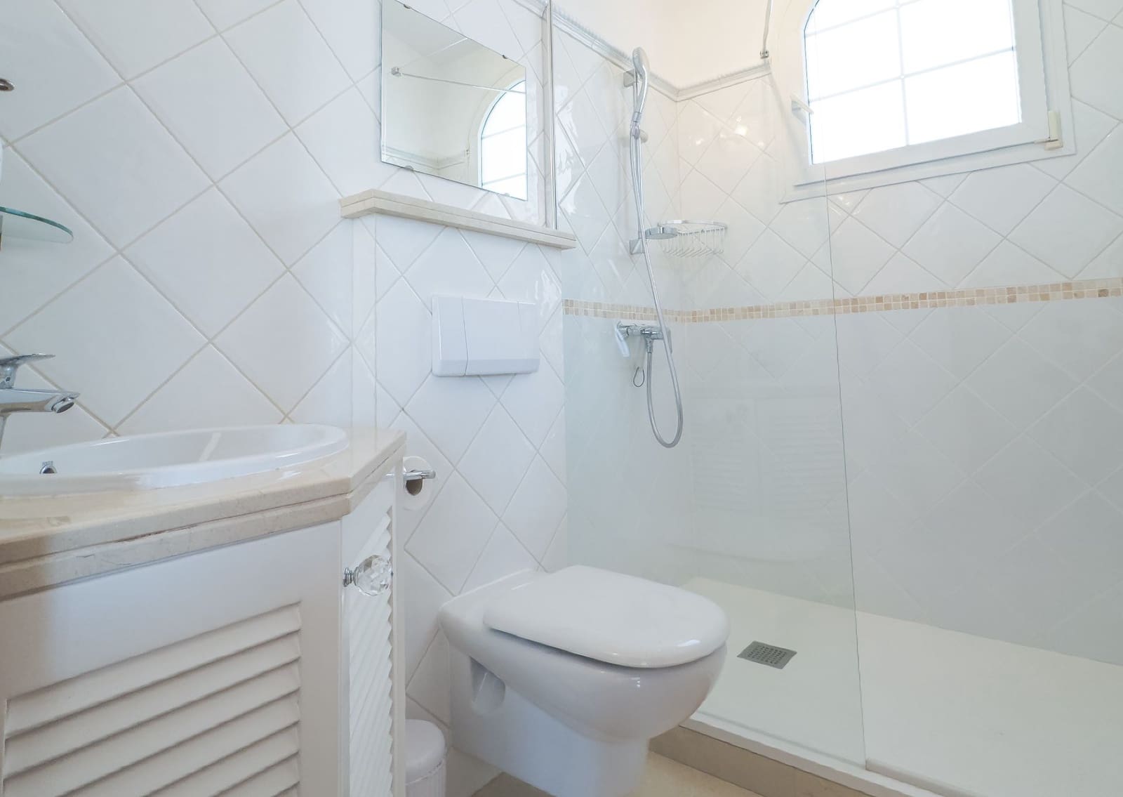 4 bedroom Villa for sale in Playa del Duque with pool garage - € 3,100,000 (Ref: 9219707)