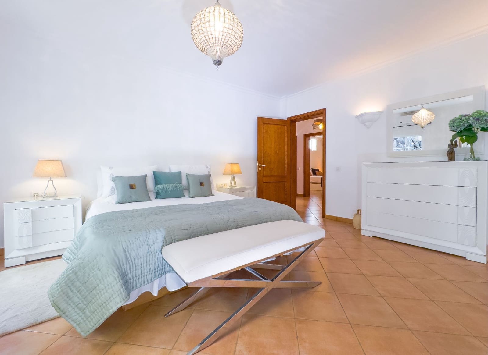 4 bedroom Villa for sale in Playa del Duque with pool garage - € 3,100,000 (Ref: 9219707)