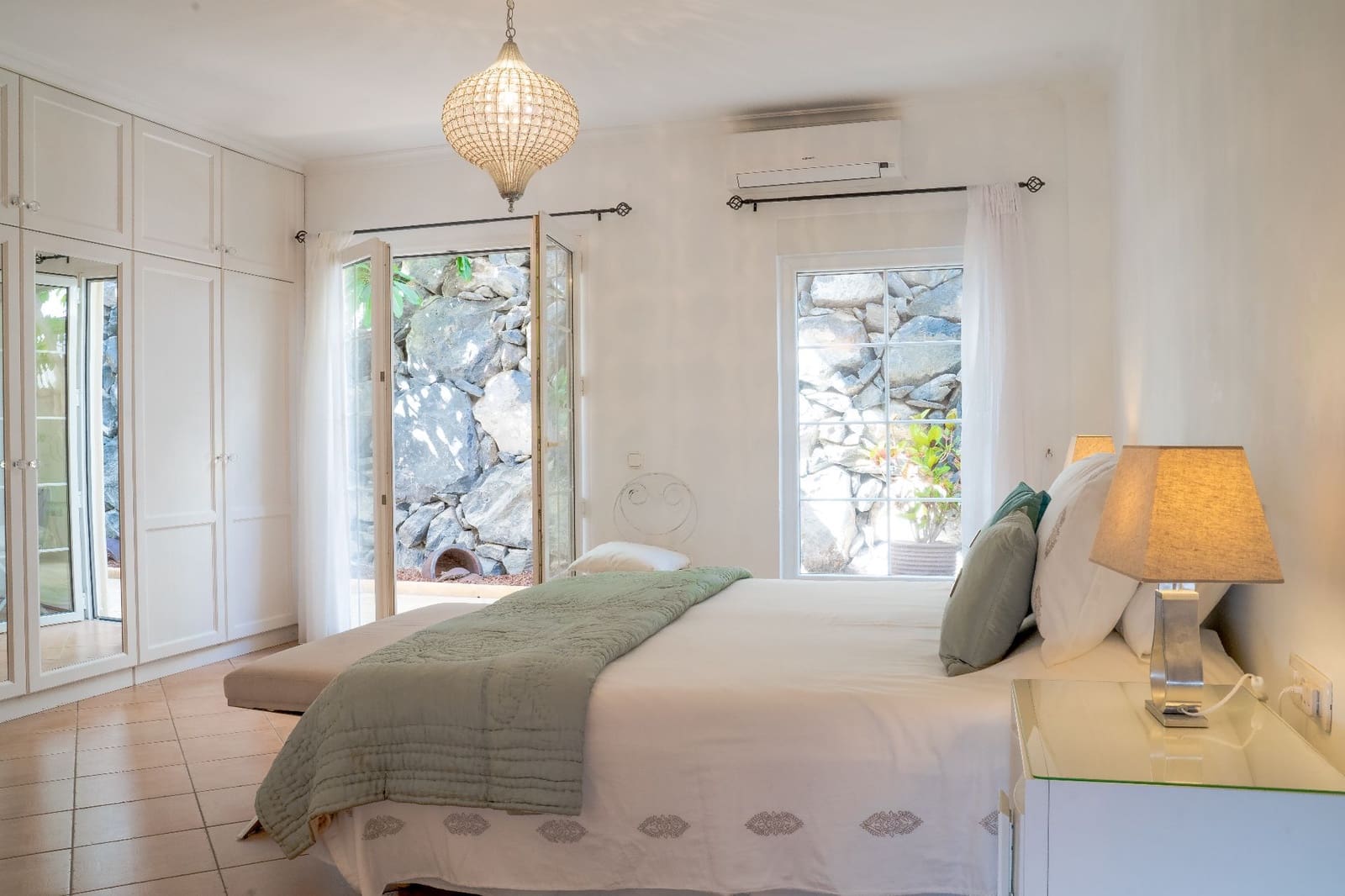 4 bedroom Villa for sale in Playa del Duque with pool garage - € 3,100,000 (Ref: 9219707)