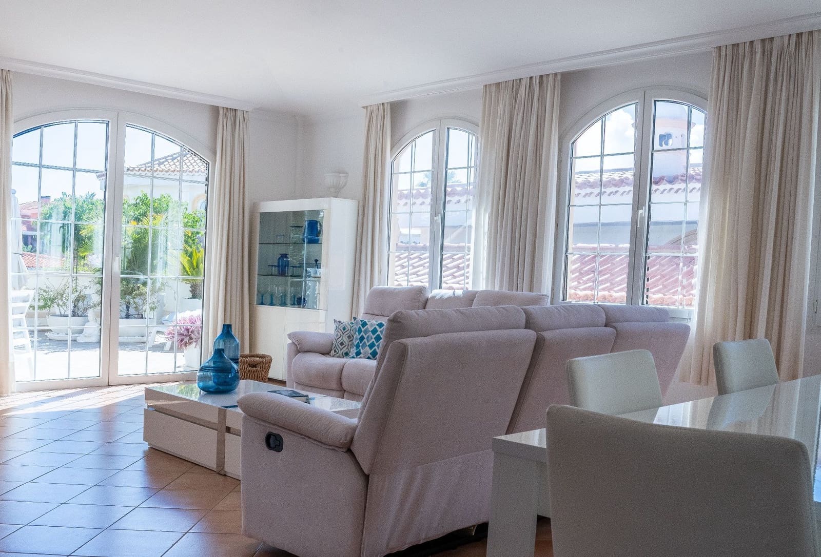 4 bedroom Villa for sale in Playa del Duque with pool garage - € 3,100,000 (Ref: 9219707)