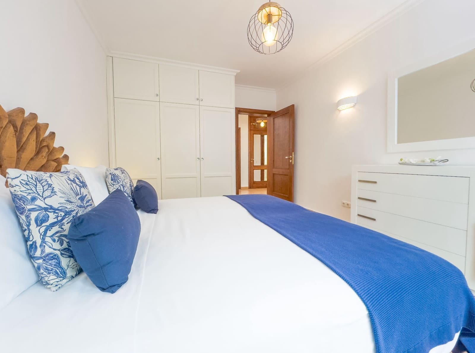 4 bedroom Villa for sale in Playa del Duque with pool garage - € 3,100,000 (Ref: 9219707)