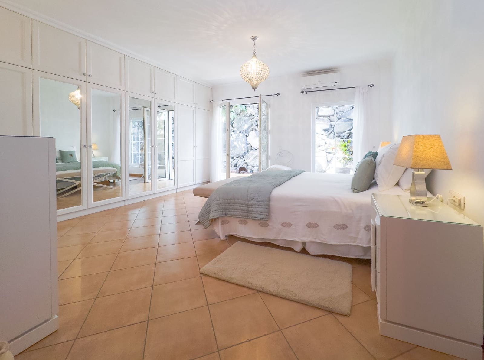 4 bedroom Villa for sale in Playa del Duque with pool garage - € 3,100,000 (Ref: 9219707)