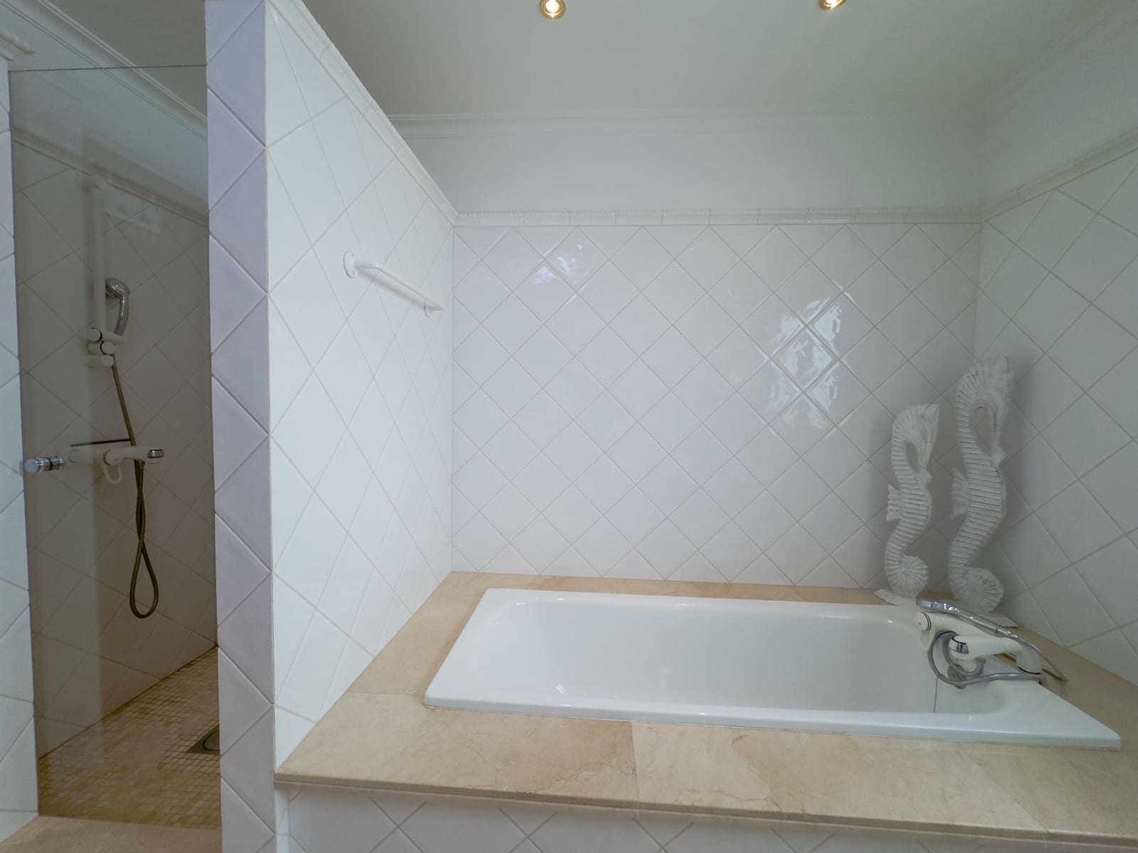 4 bedroom Villa for sale in Playa del Duque with pool garage - € 3,100,000 (Ref: 9219707)