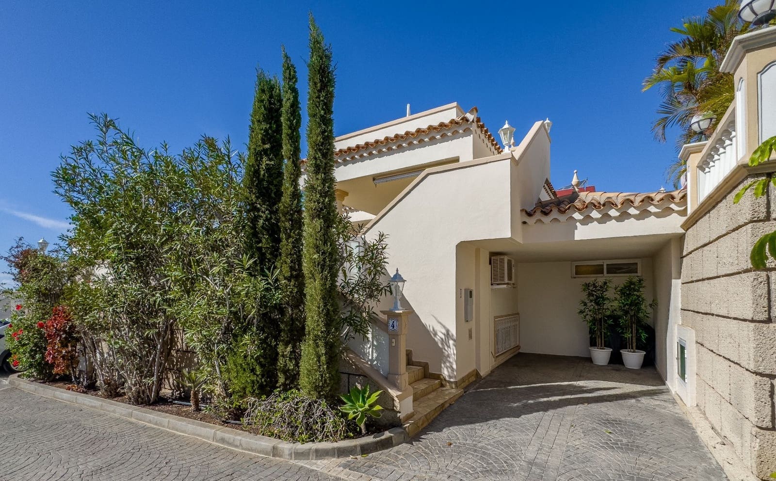 4 bedroom Villa for sale in Playa del Duque with pool garage - € 3,100,000 (Ref: 9219707)