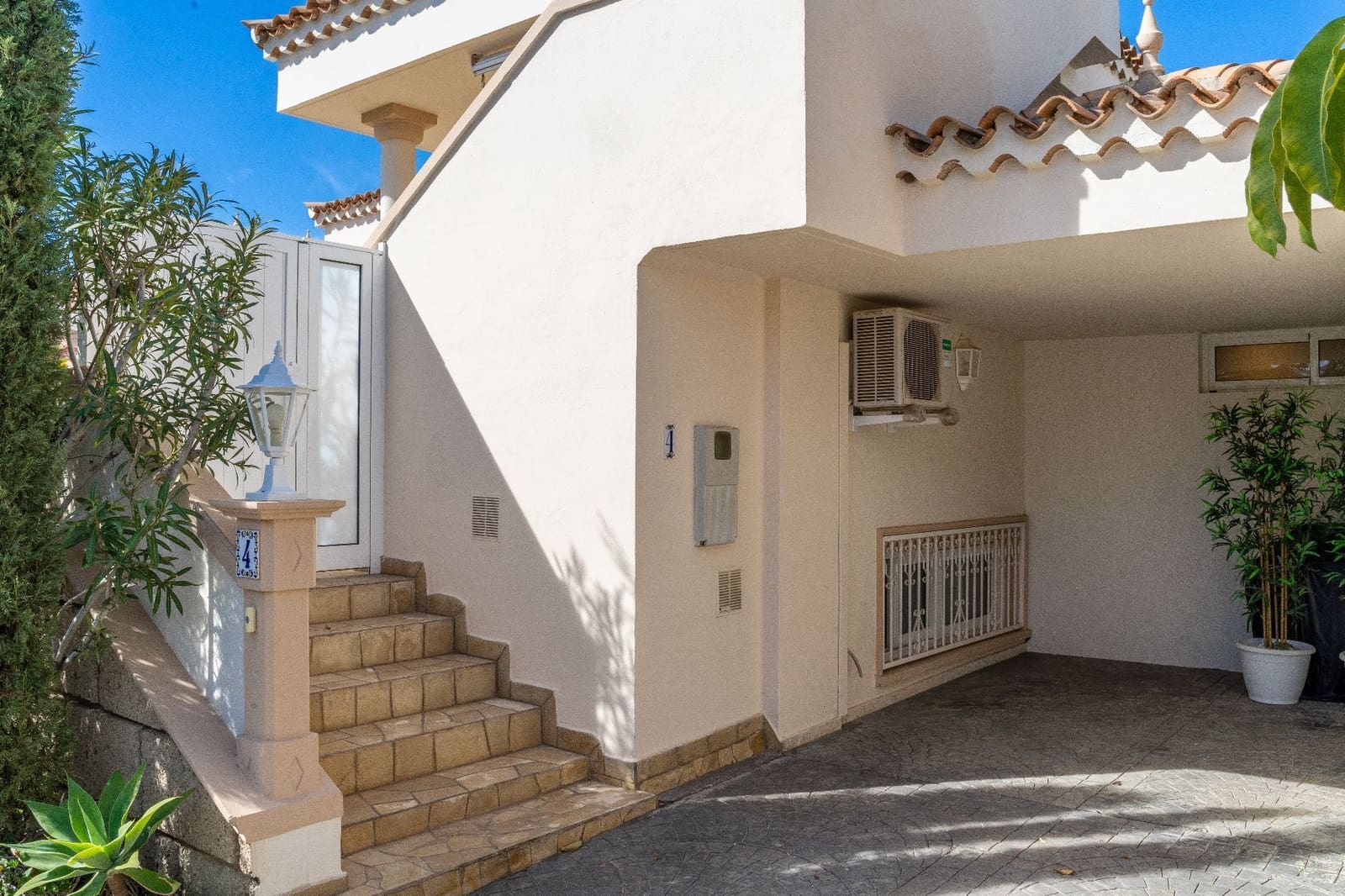 4 bedroom Villa for sale in Playa del Duque with pool garage - € 3,100,000 (Ref: 9219707)