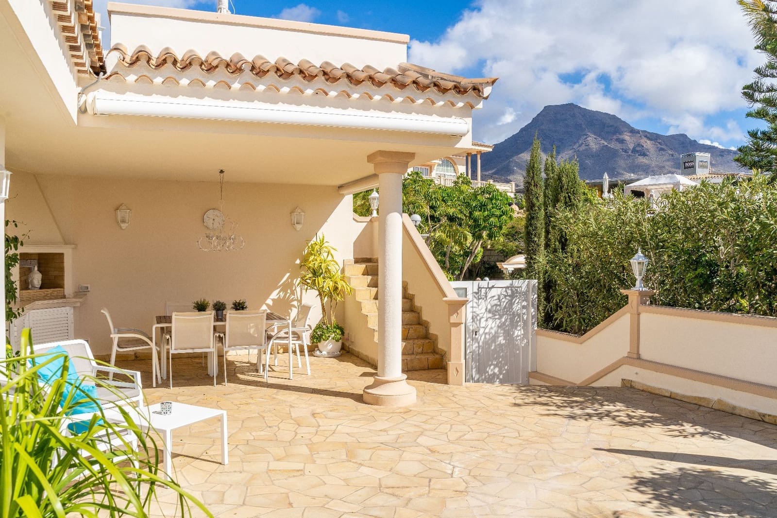 4 bedroom Villa for sale in Playa del Duque with pool garage - € 3,100,000 (Ref: 9219707)