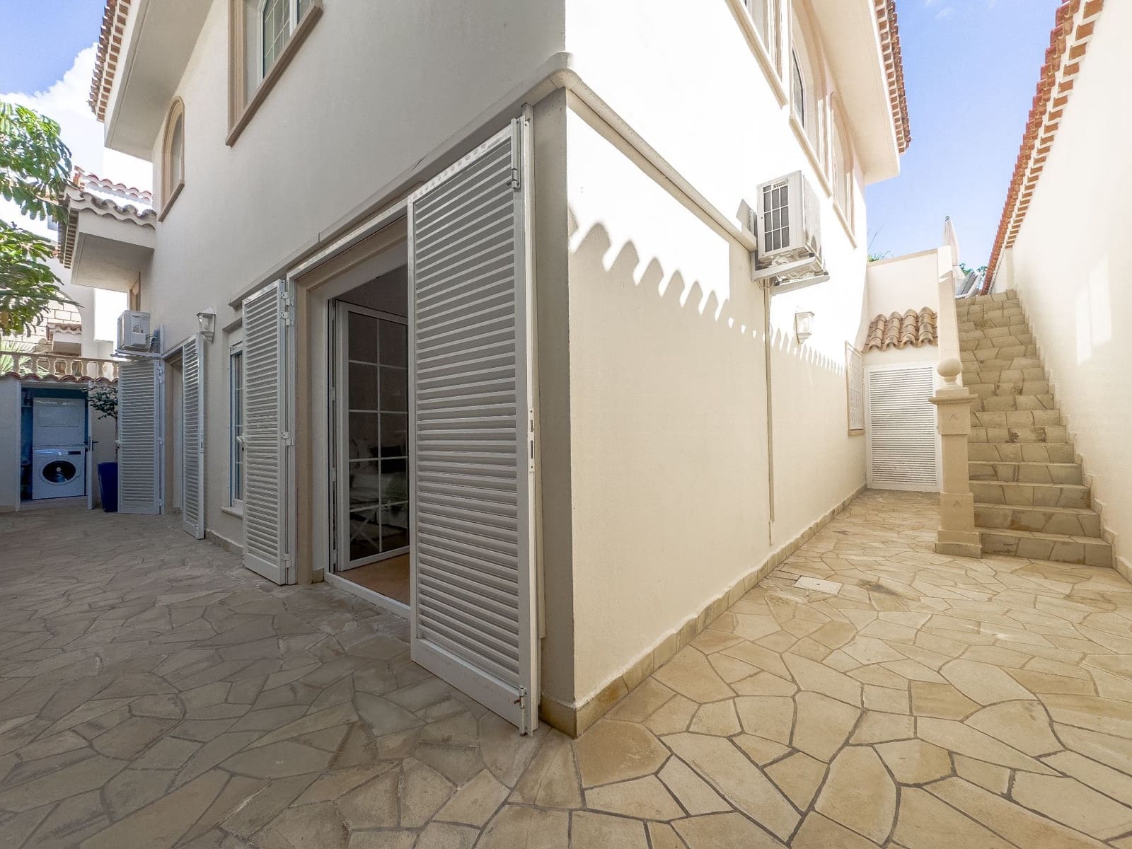 4 bedroom Villa for sale in Playa del Duque with pool garage - € 3,100,000 (Ref: 9219707)