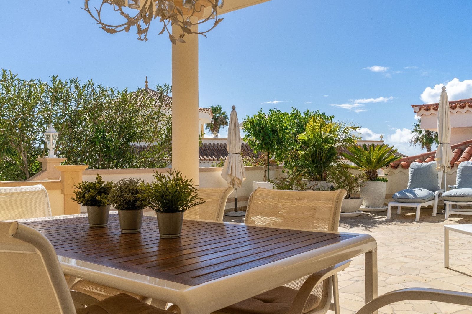 4 bedroom Villa for sale in Playa del Duque with pool garage - € 3,100,000 (Ref: 9219707)