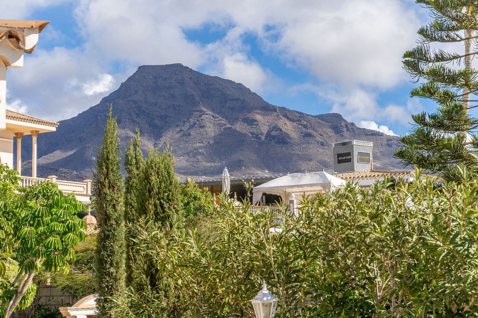 4 bedroom Villa for sale in Playa del Duque with pool garage - € 3,100,000 (Ref: 9219707)