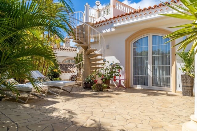 3 soverom Villa til salgs i Playa del Duque, Adeje med svømmebasseng garasje - € 2 800 000 (Ref: 9219708)