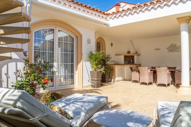 3 soverom Villa til salgs i Playa del Duque, Adeje med svømmebasseng garasje - € 2 800 000 (Ref: 9219708)