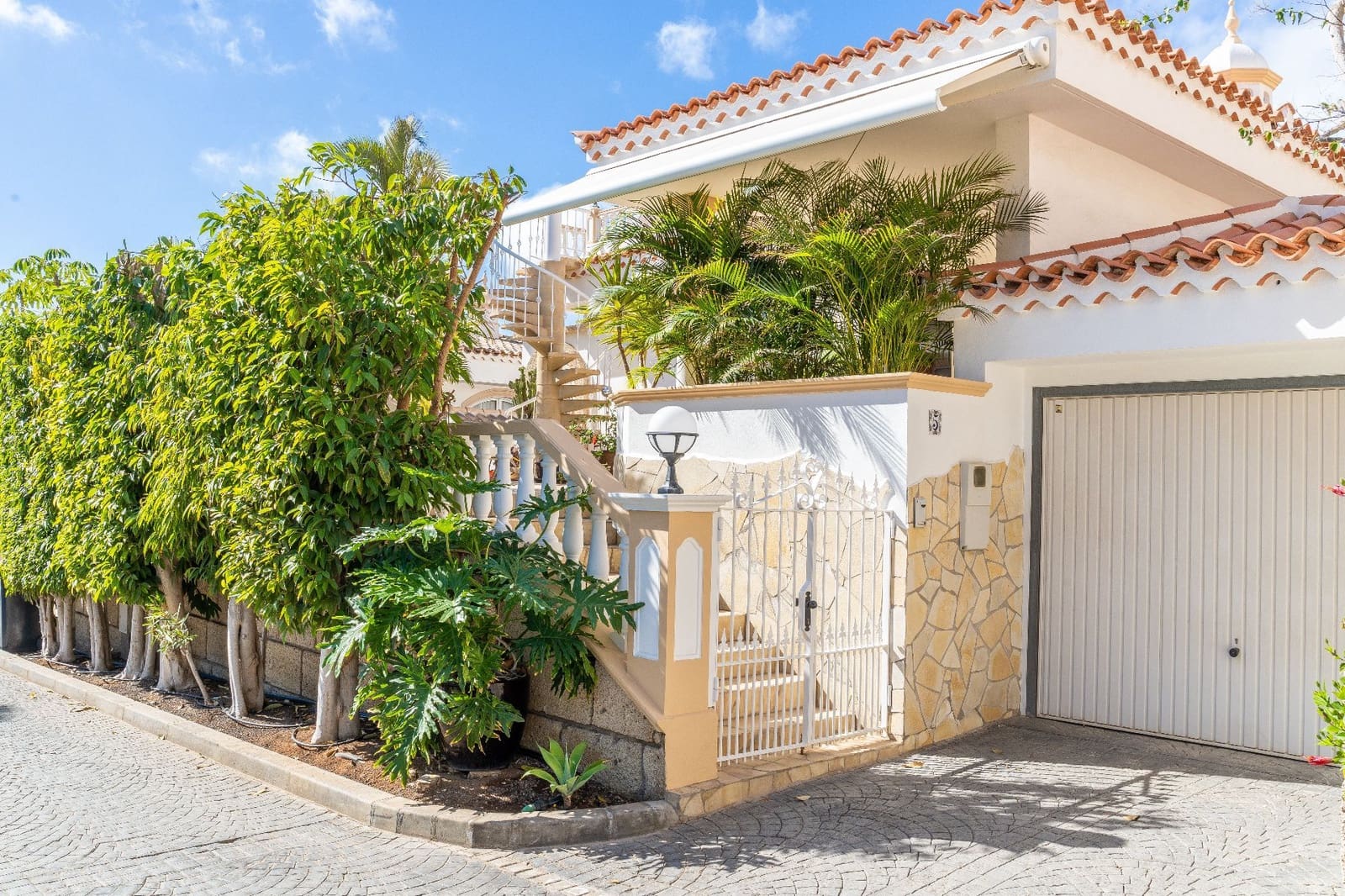 3 soveværelse Villa til salg i Playa del Duque med swimmingpool garage - € 2.800.000 (Ref: 9219708)