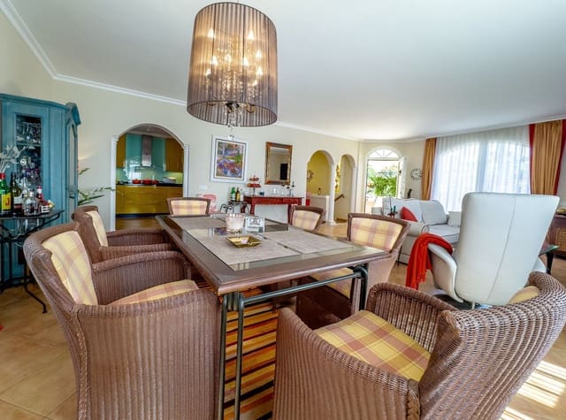 3 soverom Villa til salgs i Playa del Duque, Adeje med svømmebasseng garasje - € 2 800 000 (Ref: 9219708)