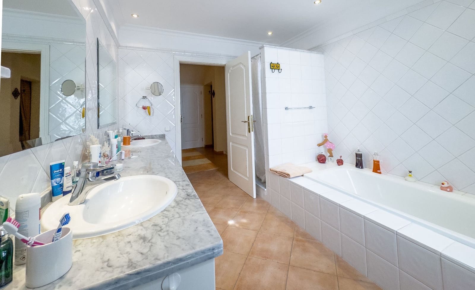 3 soveværelse Villa til salg i Playa del Duque med swimmingpool garage - € 2.800.000 (Ref: 9219708)