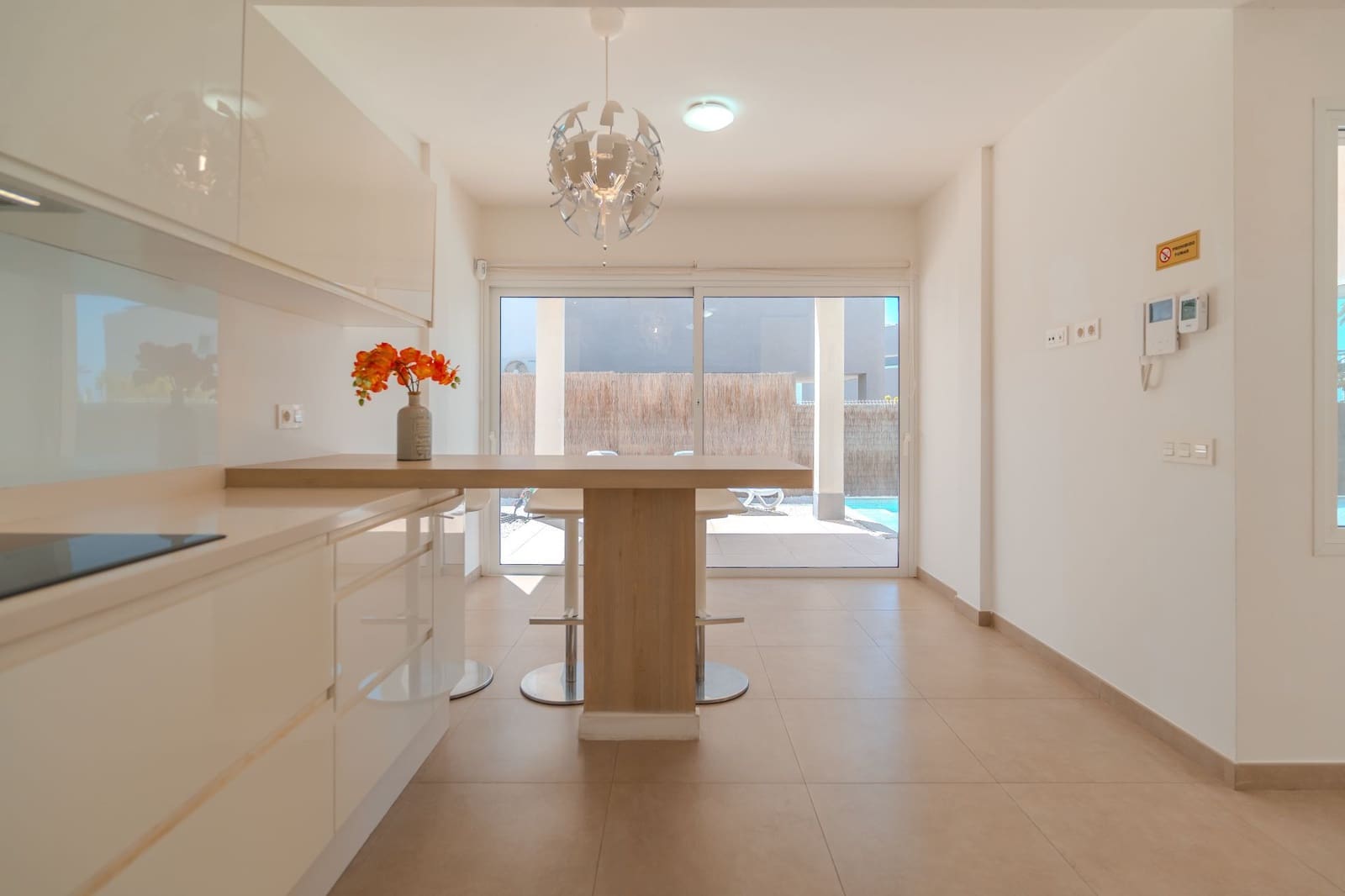 3 sypialnia Willa na sprzedaż w Costa Adeje z basenem garażem - 1 175 000 € (Ref: 9232277)