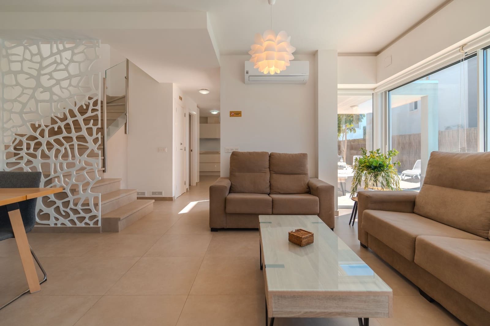 3 sypialnia Willa na sprzedaż w Costa Adeje z basenem garażem - 1 175 000 € (Ref: 9232277)