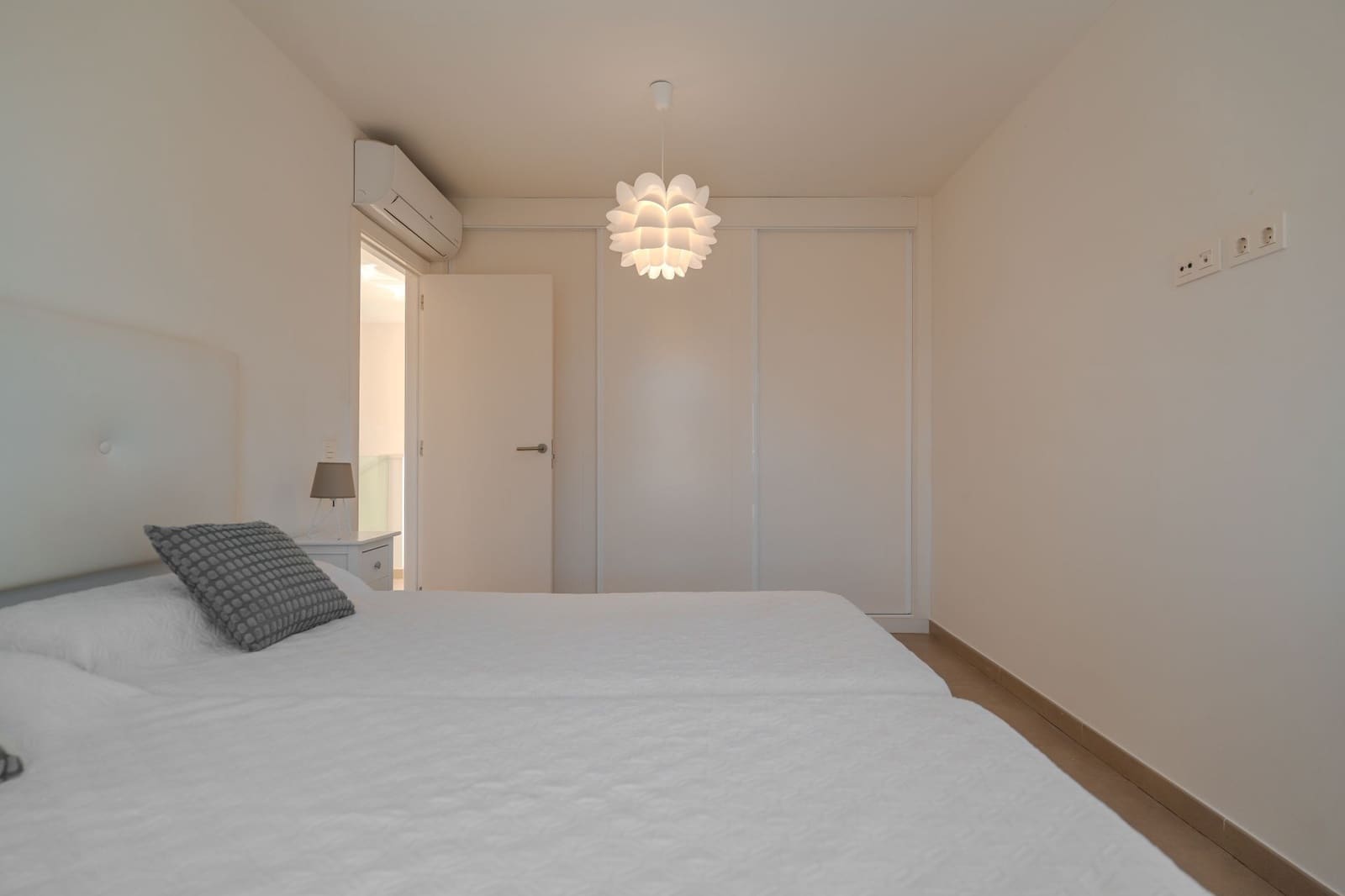 3 sypialnia Willa na sprzedaż w Costa Adeje z basenem garażem - 1 175 000 € (Ref: 9232277)