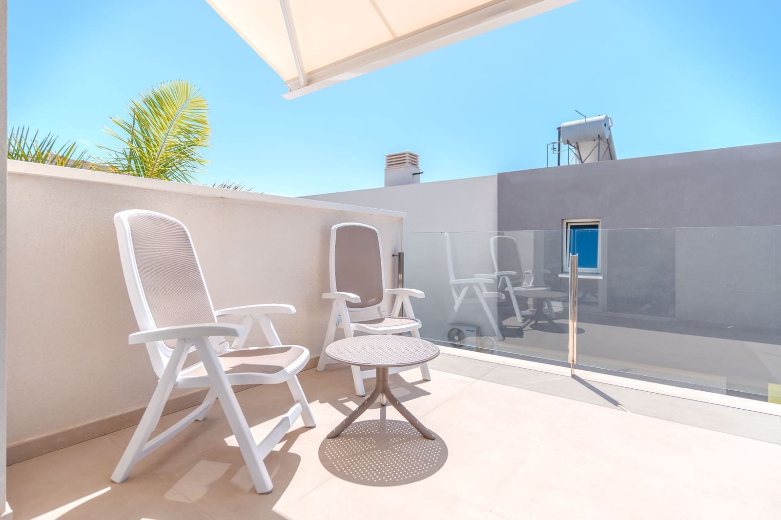 3 sypialnia Willa na sprzedaż w Costa Adeje z basenem garażem - 1 175 000 € (Ref: 9232277)