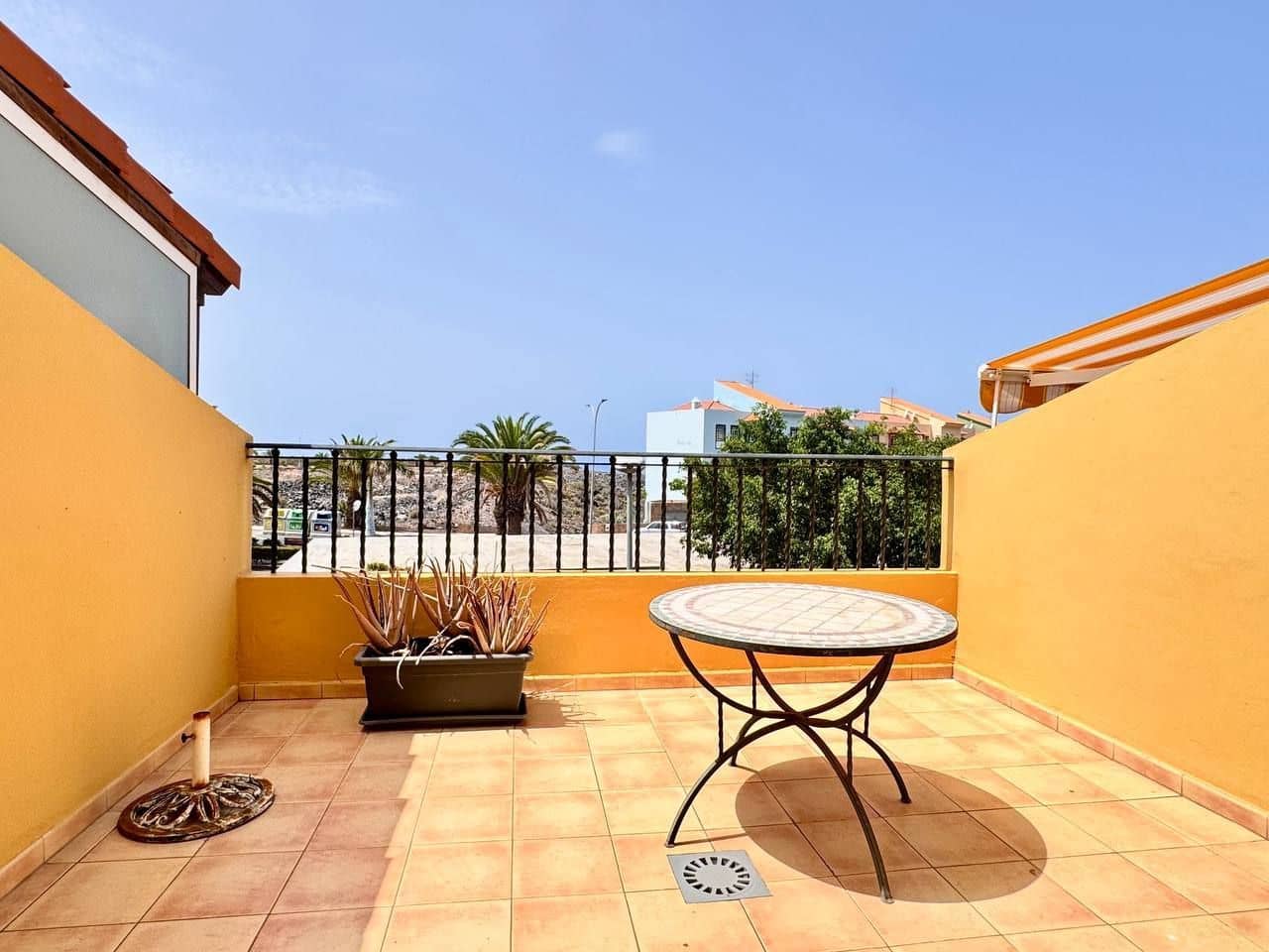 2 sovrum Hus till salu i Costa Adeje med pool garage - 325 000 € (Ref: 9235987)