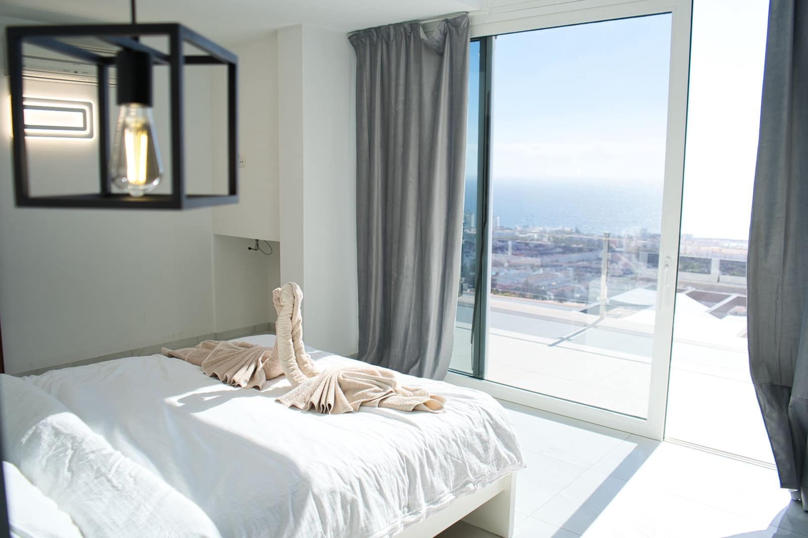 3 soveværelse Villa til salg i Costa Adeje med swimmingpool garage - € 930.000 (Ref: 9239594)