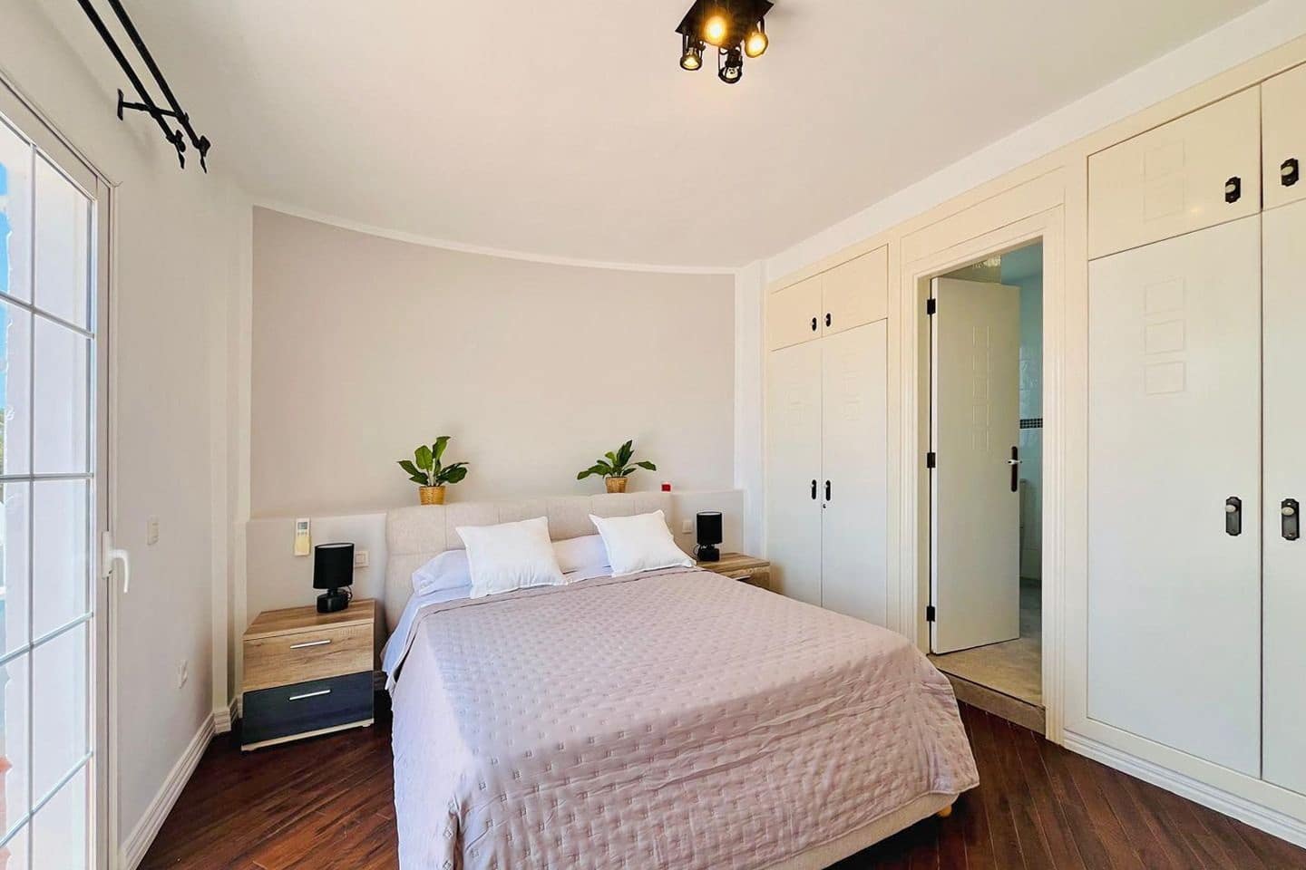 3 soverom Penthouse til salgs i Playa del Duque med svømmebasseng - € 875 000 (Ref: 9242690)