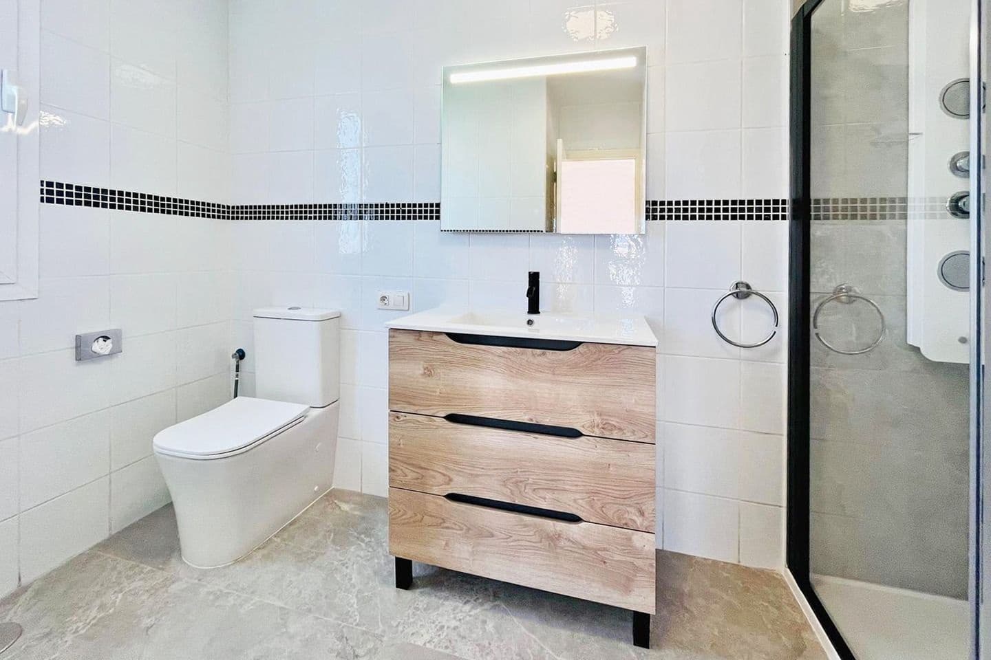 3 soverom Penthouse til salgs i Playa del Duque med svømmebasseng - € 875 000 (Ref: 9242690)