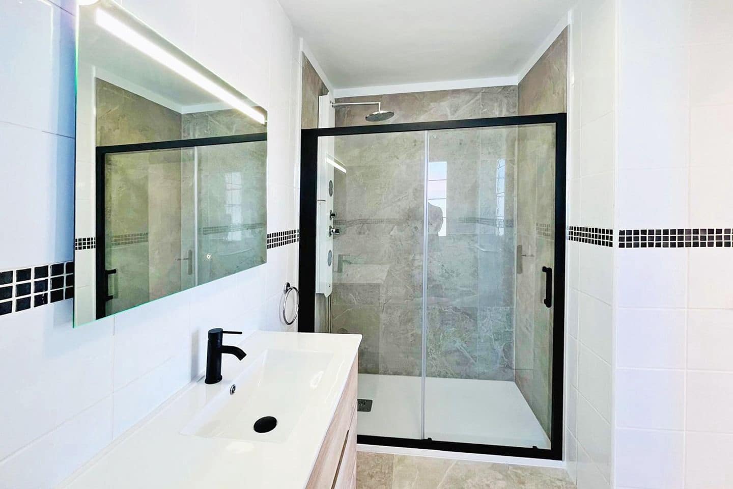 3 soverom Penthouse til salgs i Playa del Duque med svømmebasseng - € 875 000 (Ref: 9242690)