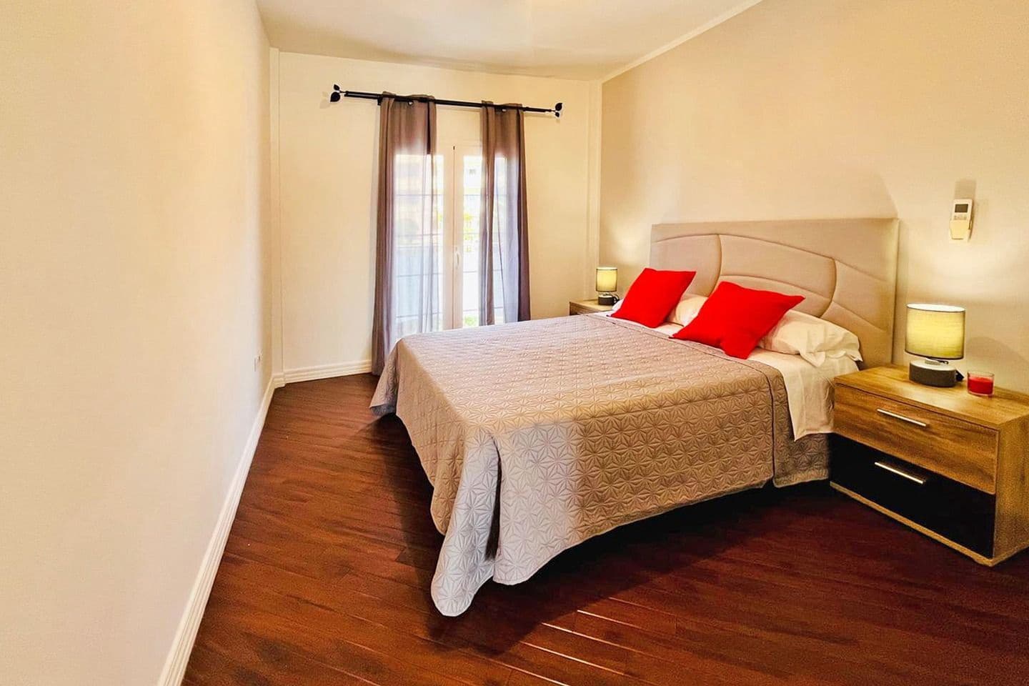 3 soverom Penthouse til salgs i Playa del Duque med svømmebasseng - € 875 000 (Ref: 9242690)