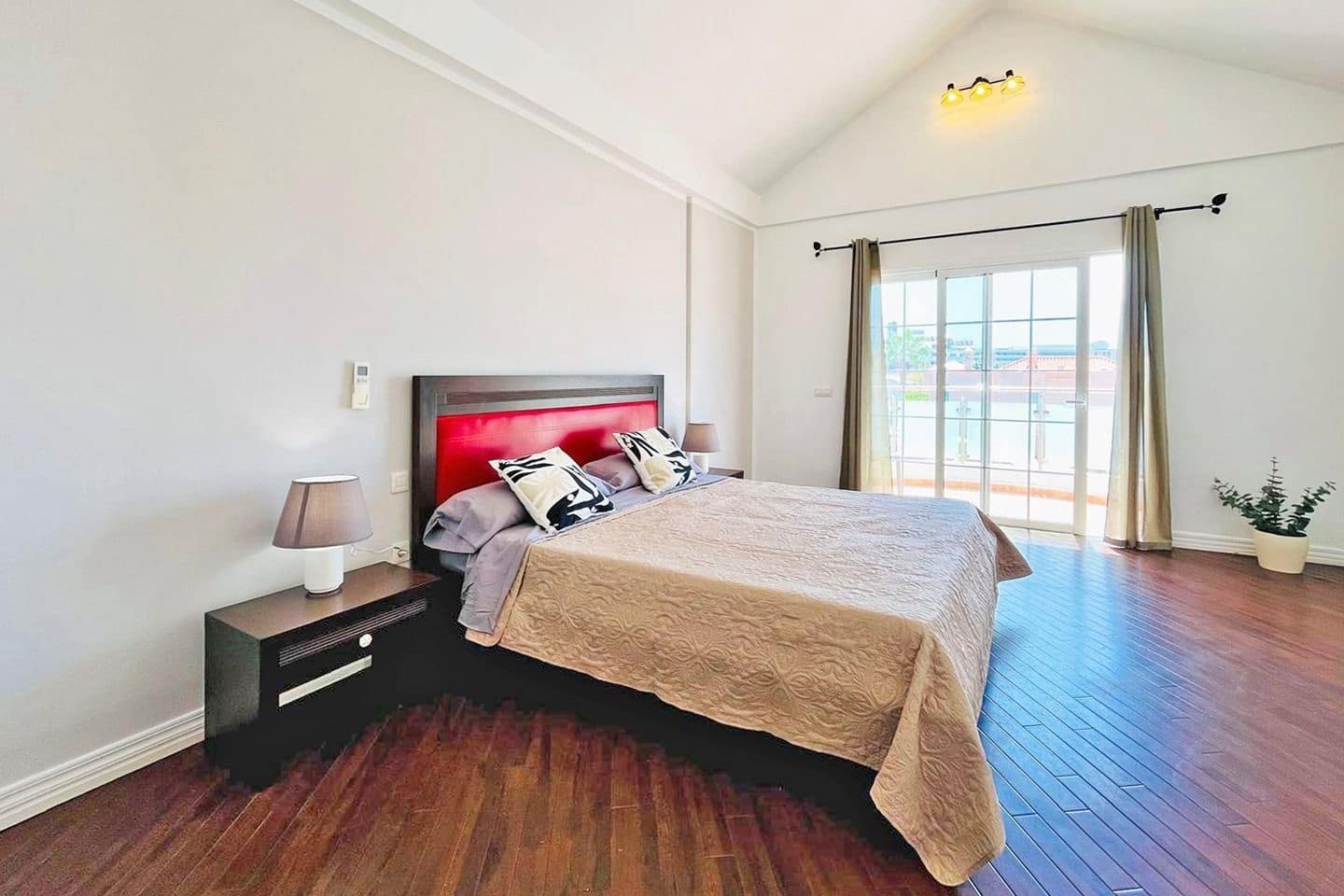 3 soverom Penthouse til salgs i Playa del Duque med svømmebasseng - € 875 000 (Ref: 9242690)