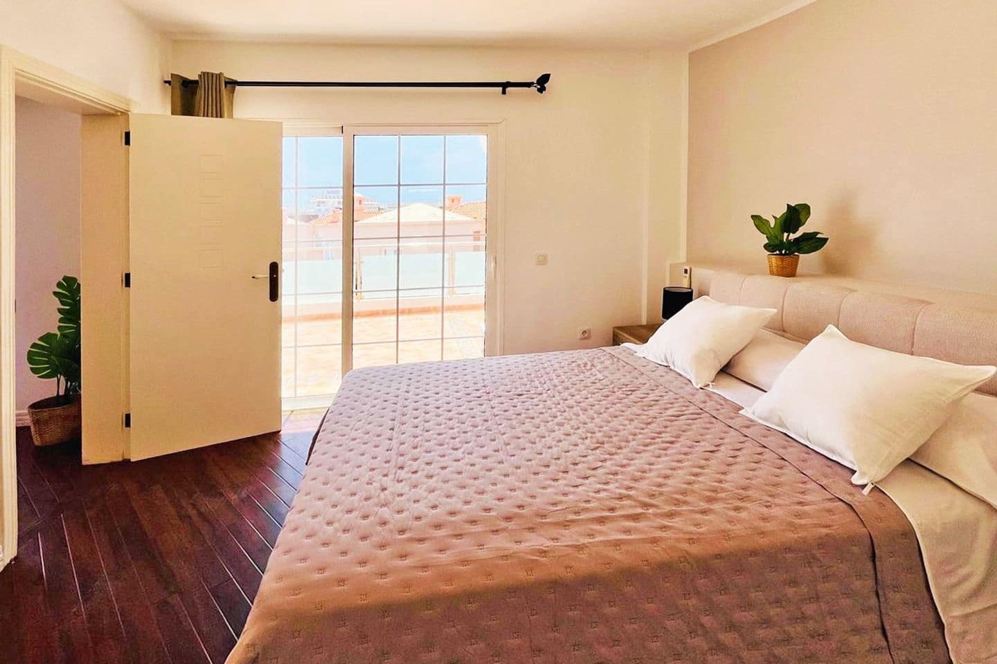 3 soverom Penthouse til salgs i Playa del Duque med svømmebasseng - € 875 000 (Ref: 9242690)