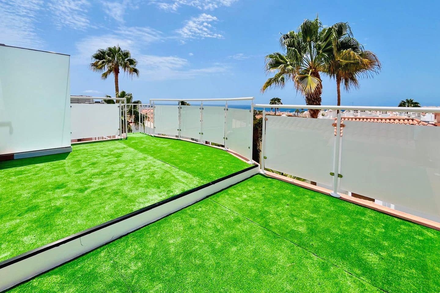 3 soverom Penthouse til salgs i Playa del Duque med svømmebasseng - € 875 000 (Ref: 9242690)