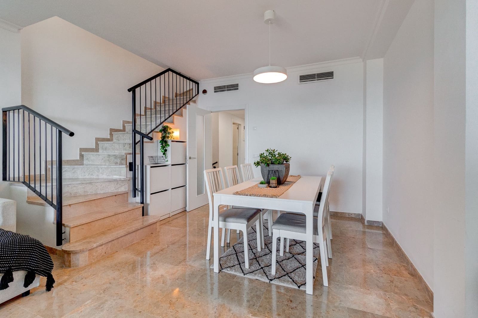 3 slaapkamer Halfvrijstaande villa te koop in Santiago del Teide met zwembad garage - € 550.000 (Ref: 9280894)