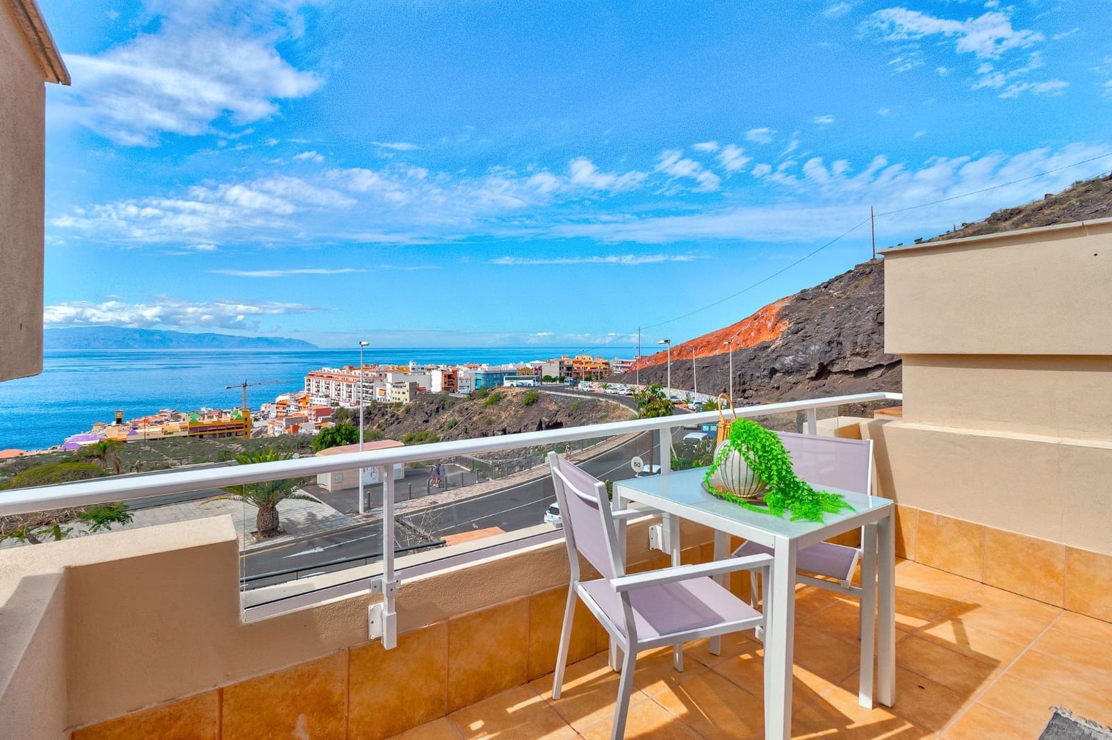 3 slaapkamer Halfvrijstaande villa te koop in Santiago del Teide met zwembad garage - € 550.000 (Ref: 9280894)