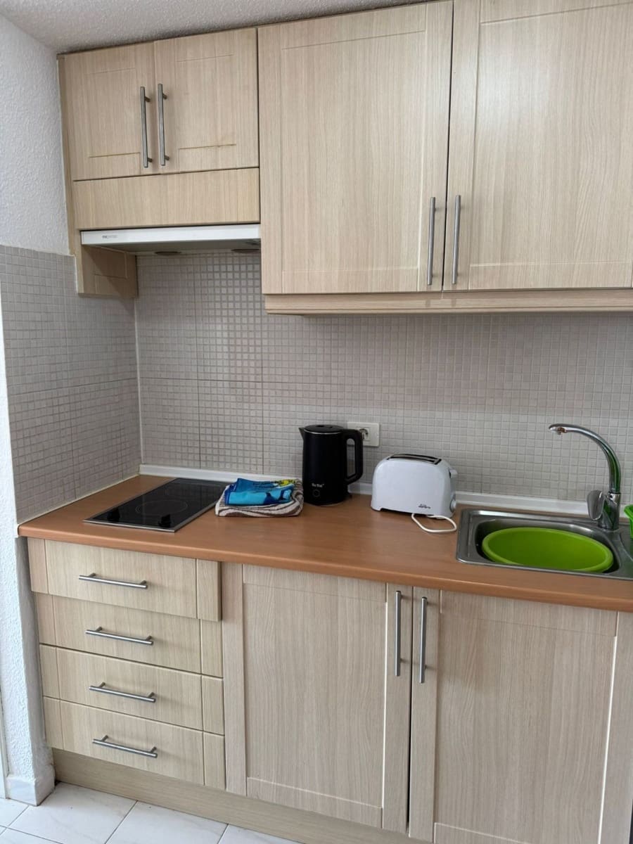 Appartement te koop in Los Cristianos met zwembad - € 199.999 (Ref: 9287490)