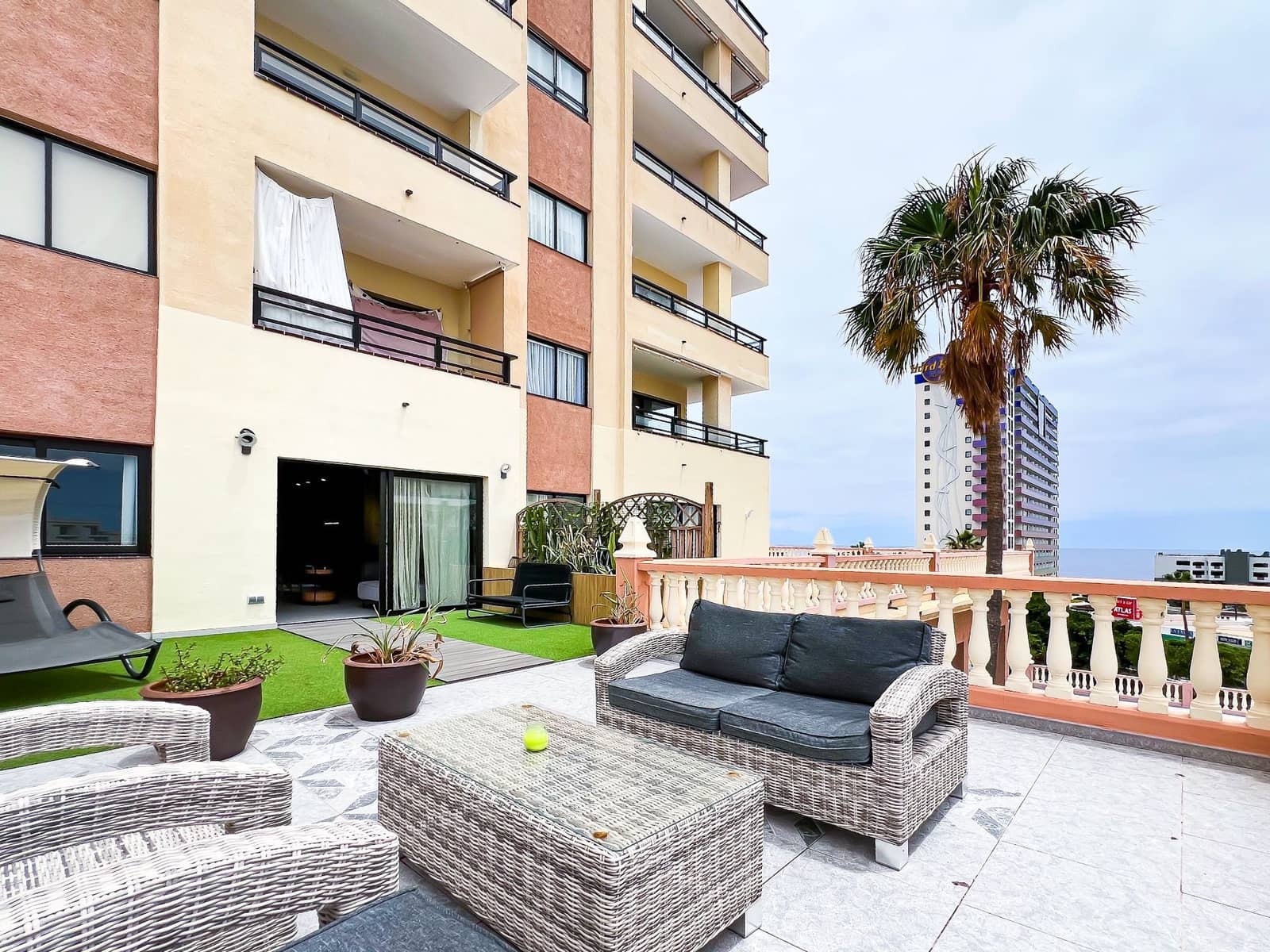 Apartamento en Costa Adeje en venta con piscina garaje - 350.000 € (Ref: 9303054)