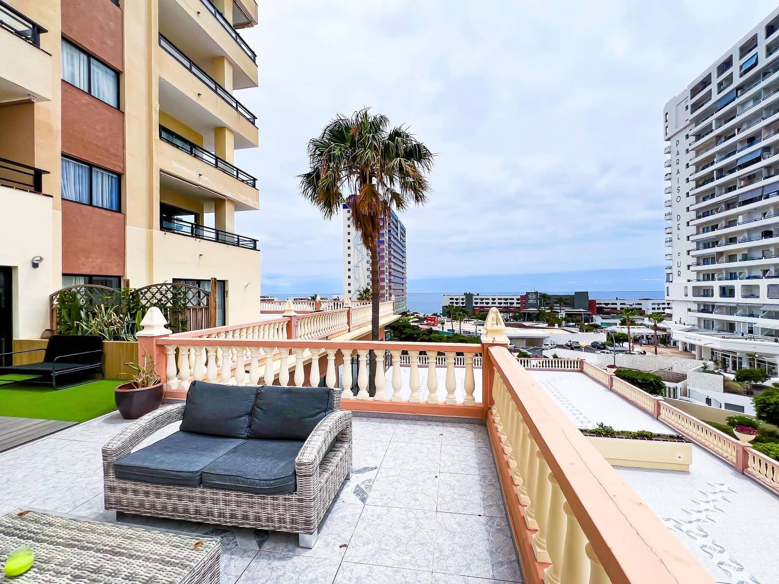 Apartamento en Costa Adeje en venta con piscina garaje - 350.000 € (Ref: 9303054)