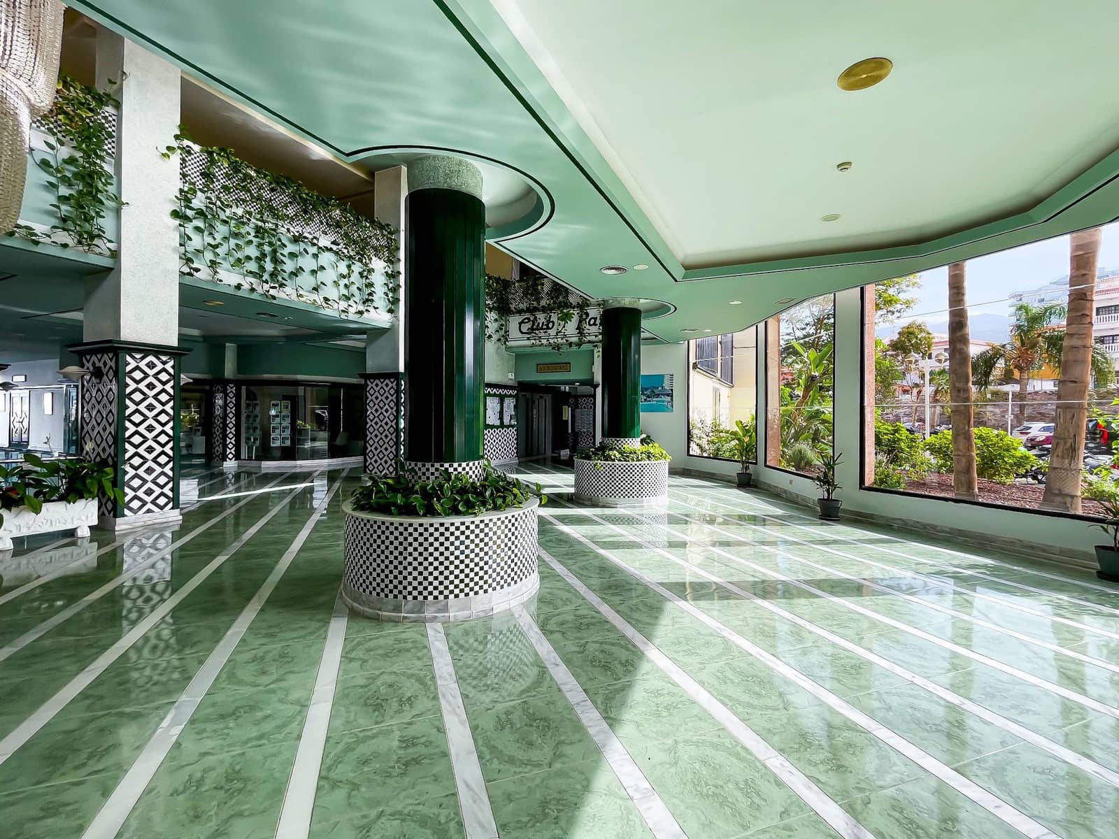 Apartamento en Costa Adeje en venta con piscina garaje - 350.000 € (Ref: 9303054)