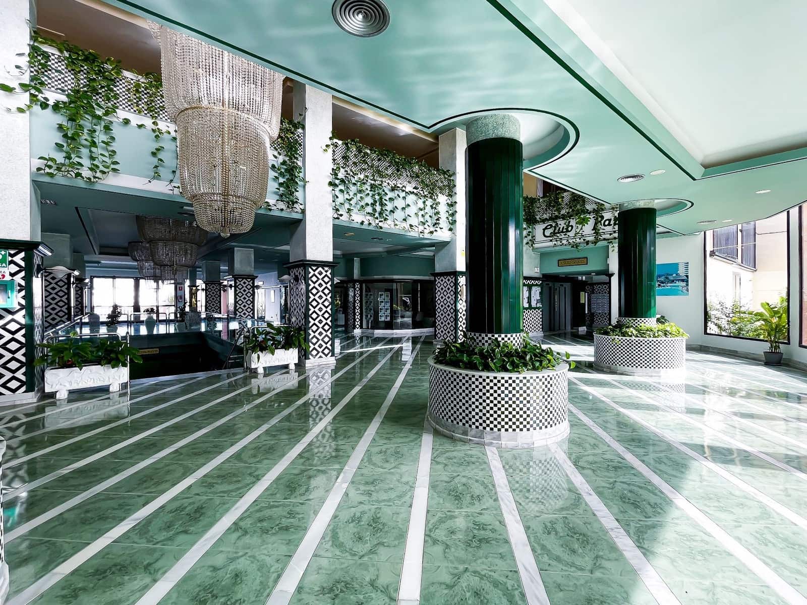 Apartamento en Costa Adeje en venta con piscina garaje - 350.000 € (Ref: 9303054)