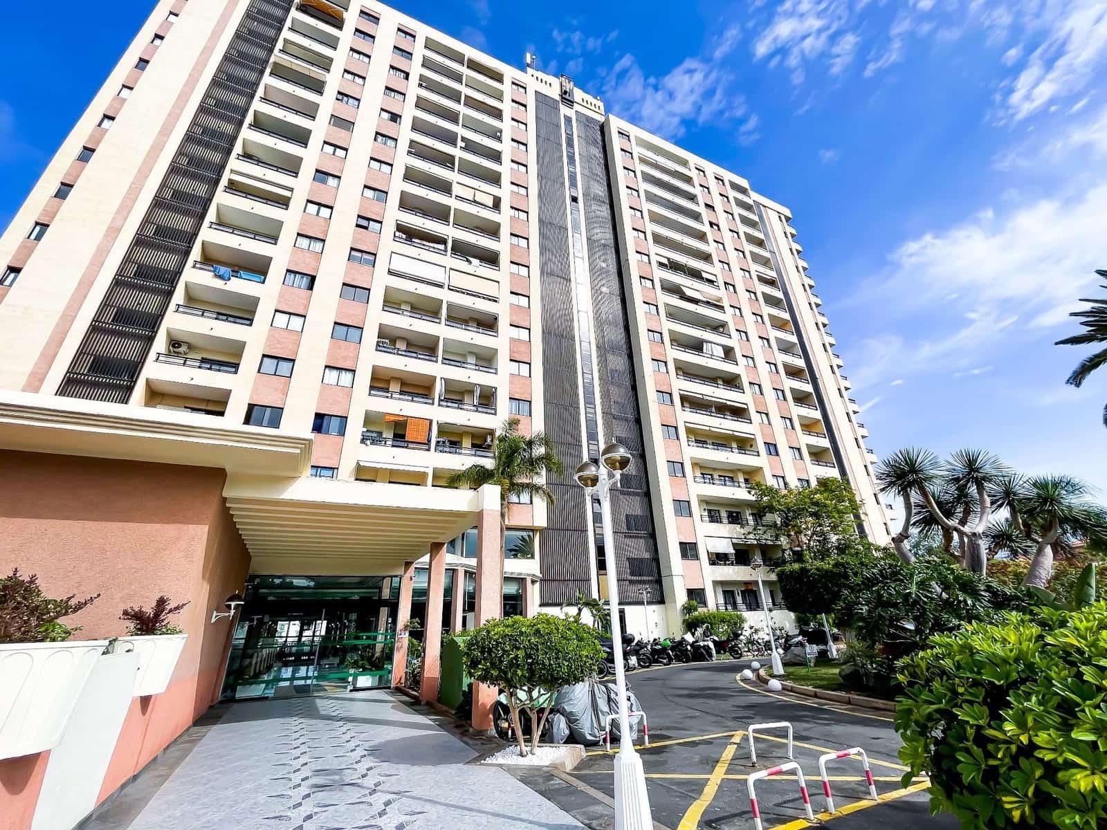 Apartamento en Costa Adeje en venta con piscina garaje - 350.000 € (Ref: 9303054)