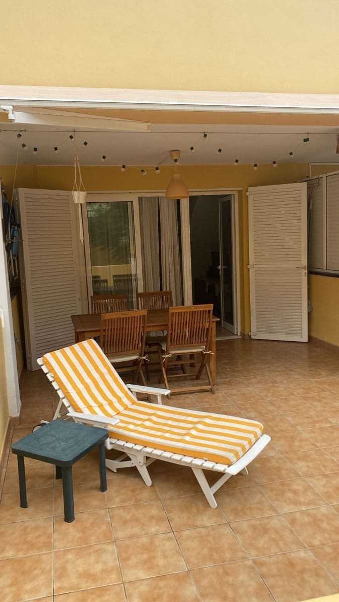 2 soverom Kjedet enebolig til salgs i Playa de las Americas med svømmebasseng garasje - € 495 000 (Ref: 9303055)