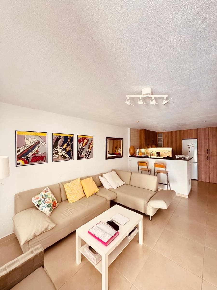 2 soverom Kjedet enebolig til salgs i Playa de las Americas med svømmebasseng garasje - € 495 000 (Ref: 9303055)