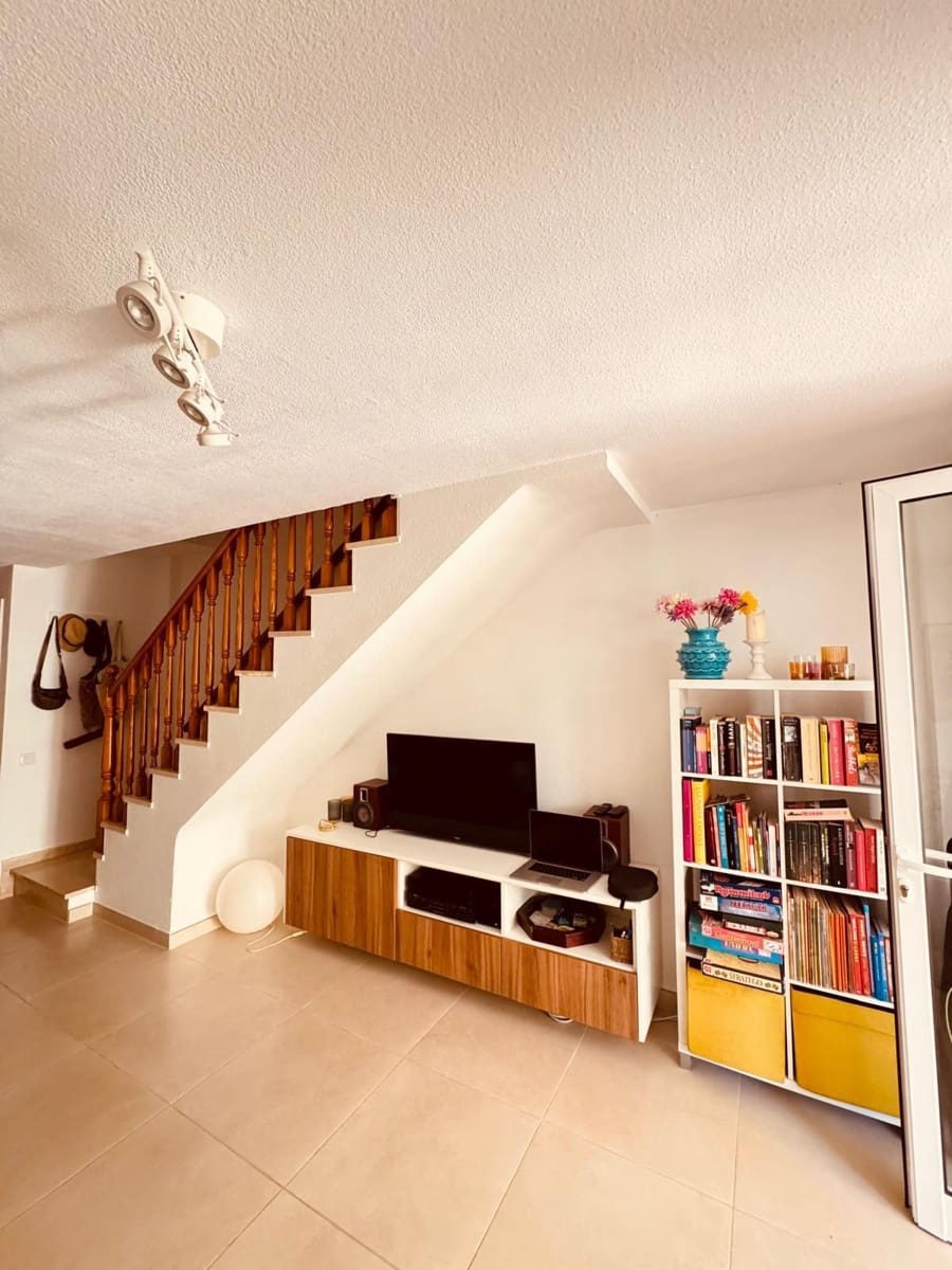 2 soverom Kjedet enebolig til salgs i Playa de las Americas med svømmebasseng garasje - € 495 000 (Ref: 9303055)