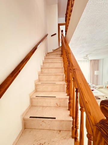 2 slaapkamer Halfvrijstaande villa te koop in Playa de las Americas, Arona met zwembad garage - € 495.000 (Ref: 9303055)