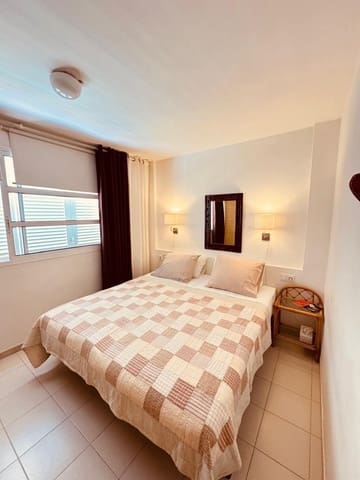 2 slaapkamer Halfvrijstaande villa te koop in Playa de las Americas, Arona met zwembad garage - € 495.000 (Ref: 9303055)