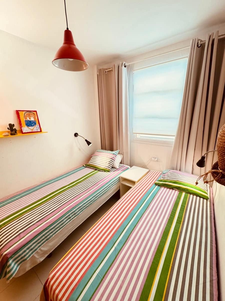 2 soverom Kjedet enebolig til salgs i Playa de las Americas med svømmebasseng garasje - € 495 000 (Ref: 9303055)