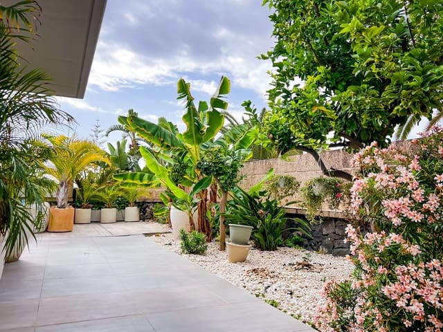 4 soverom Villa til salgs i El Madroñal, Adeje med svømmebasseng garasje - € 1 650 000 (Ref: 9308222)