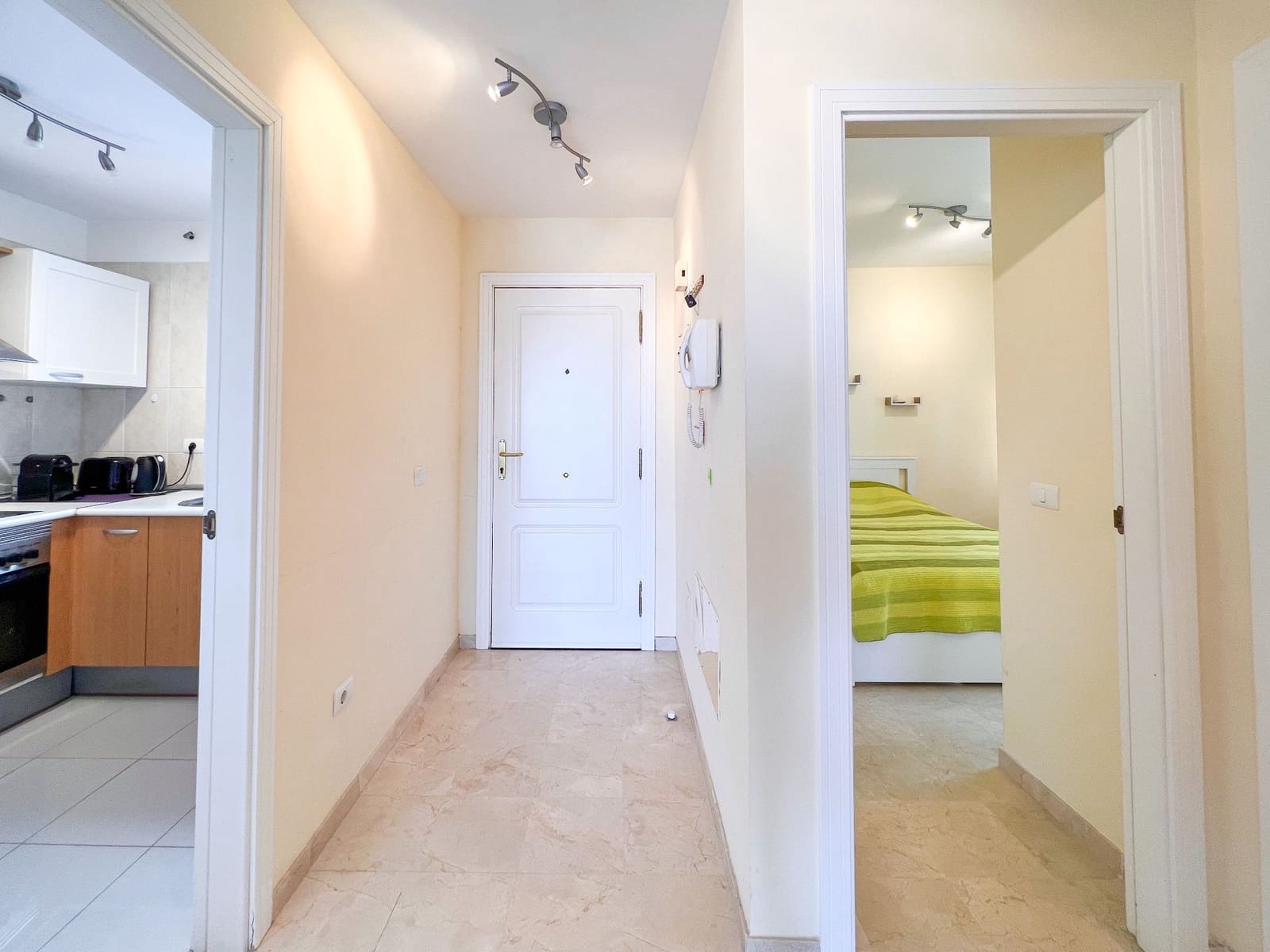 2 slaapkamer Appartement te koop in Palm-Mar met zwembad garage - € 459.000 (Ref: 9308223)