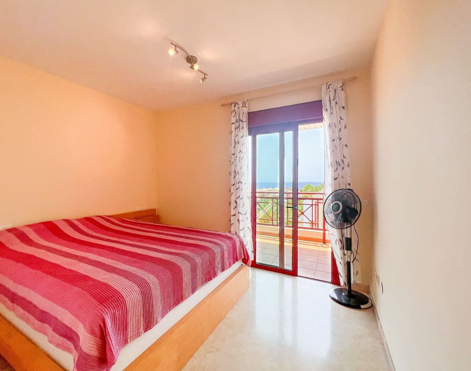 2 slaapkamer Appartement te koop in Palm-Mar met zwembad garage - € 459.000 (Ref: 9308223)