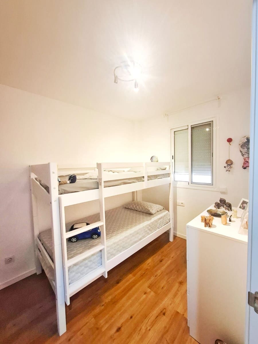 3 soverom Kjedet enebolig til salgs i Playa de las Americas med svømmebasseng garasje - € 650 000 (Ref: 9322459)